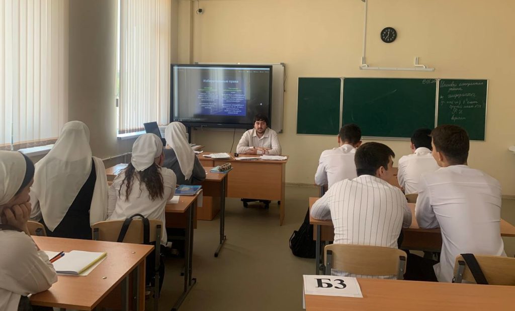 ТИК Байсангуровского района провела классный час, посвященный Дню молодого избирателя
