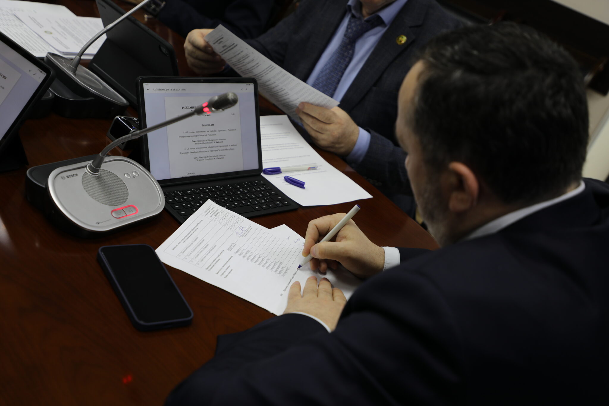 Избирательной комиссией Чеченской Республики подписан протокол об итогах голосования на выборах Президента России