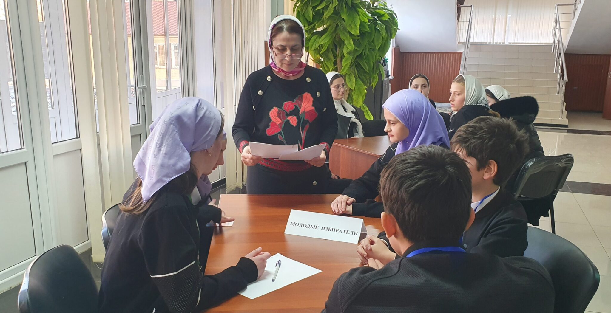 В Итум-Кали определился полуфиналист Республиканской олимпиады по избирательному праву среди старшеклассников 🎓